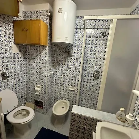 Lägenhet Meraviglioso Trilocale Zona Portici Centralissimo!